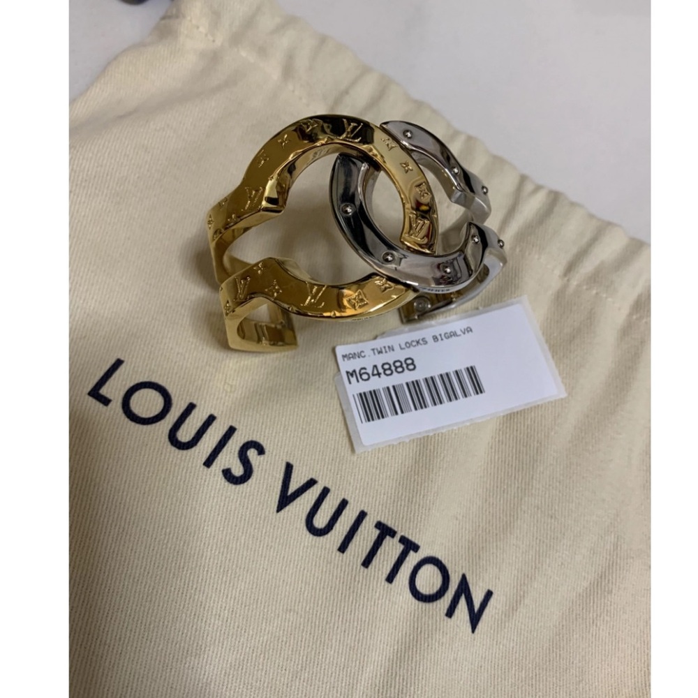 Louis Vuitton clause bracelet 📌 missing back screw checking w LV replacemen - Picture 1 of 14